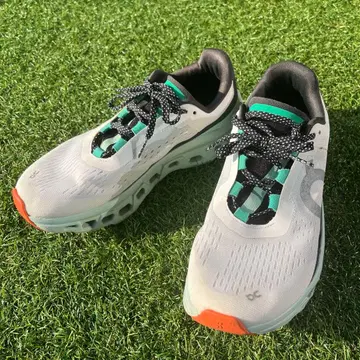 On 클라우드몬스터 러닝화 화이트/그린