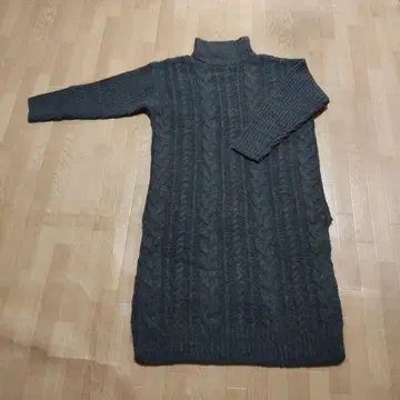 어반 리서치 다크 그레이 니트 원피스