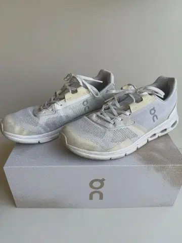 On 스니커즈 러닝화 (박스 포함)