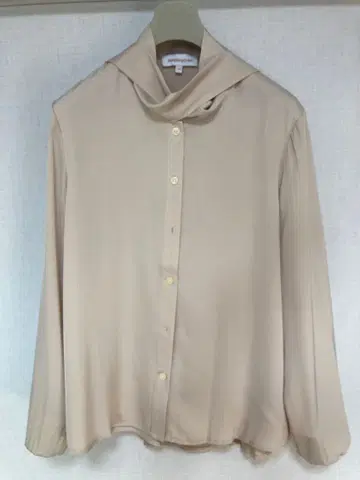 [새상품] BlingBlingQuinn 베이지 리본 포함 셔츠