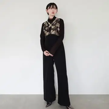 새상품 sahara Cross Neck Jacquard Jumpsuits