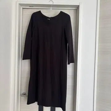 신 UNTITLED V넥 긴팔 원피스