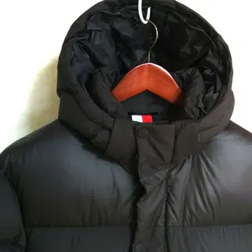 타미힐피거 블랙 다운 자켓 후드 부착