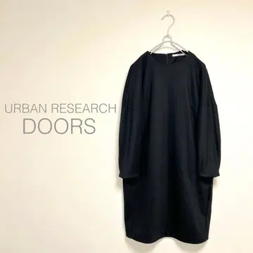 어반 리서치 도어스 백 지퍼 분또 코쿤 원피스 블랙
