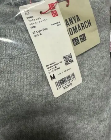 택 포함 새상품 유니클로 x 안야 힌드마치 프리미엄 라무 크루넥 스웨터