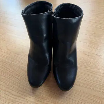 블랙 지퍼 부츠 중간 힐