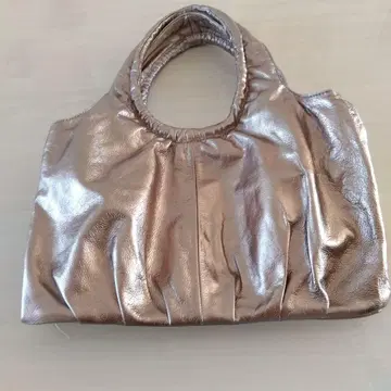 메탈릭 골드 가죽 핸드백