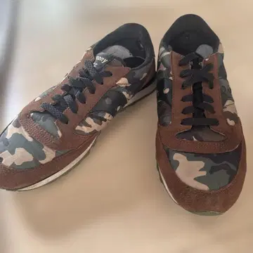 Saucony 카모 패턴 스니커즈