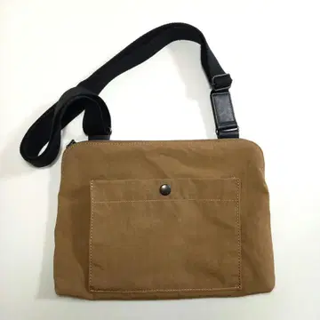 MARGARET HOWELL 리사이클 나일론 숄더백