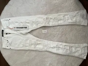 VALABASAS 화이트 데미지 플레어 팬츠