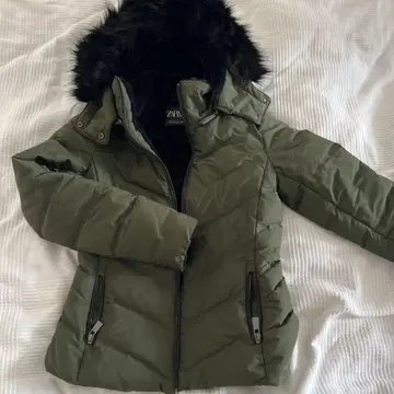 ZARA 후드 부착 다운 자켓 M 사이즈 올리브 그린