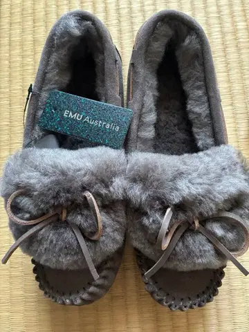 택 포함 미사용 새상품 EMU Australia 그레이 퍼 모카신