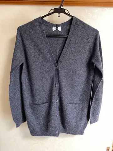 주말 가격 인하 중 미사용 새상품 PLST 캐시미어 그레이 가디건