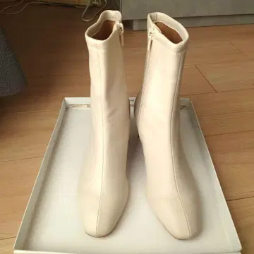 미시요 화이트 지퍼 부티 중간 힐