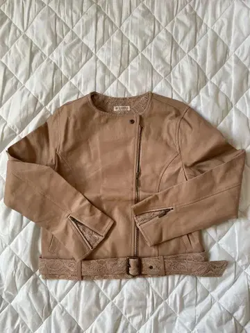 axes femme 베이지 가죽 라이더 자켓