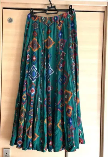 티티카카 빈티지 러그 패턴 플레어 스커트 그린