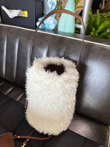 퍼 핸드백 화이트