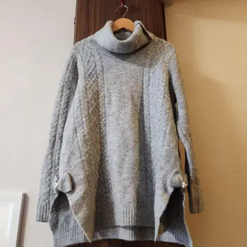 새상품급 갤러리 비스콘티 오프 터틀넥 니트 라이트 그레이 M 사이즈