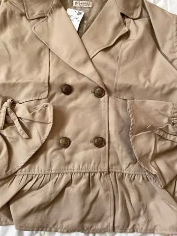 [택 포함 새상품] axes femme 페플럼 숏 트렌치코트