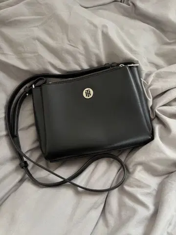 TOMMY HILFIGER 블랙 숄더백