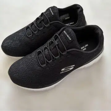 SKECHERS 블랙 레이스 무늬 스니커즈