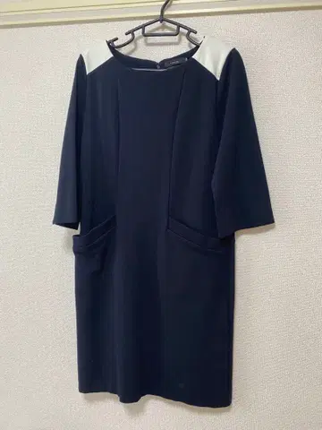 블랙 긴팔 무릎 기장 원피스