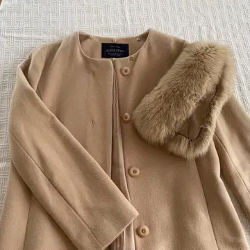 베이지 퍼 부착 롱 코트