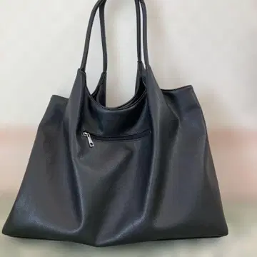블랙 토트백 수납 대 블랙 컬러