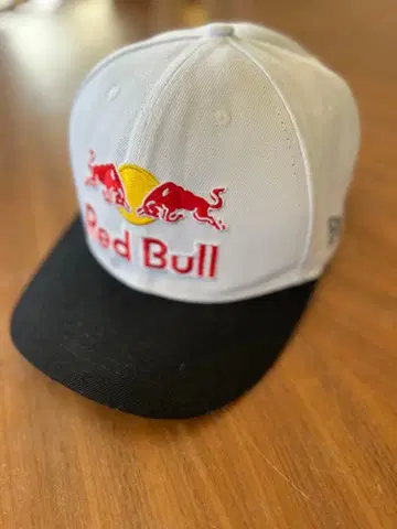 레드불 야구 모자 화이트/블랙 레드불