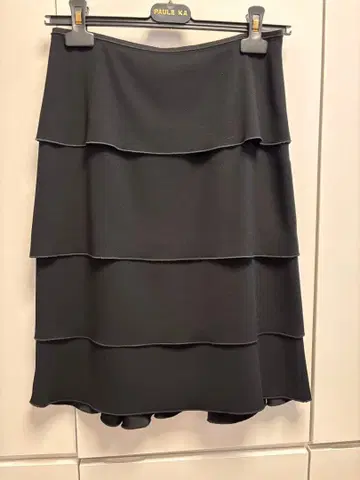 PAULE KA 블랙 프릴 미디 스커트