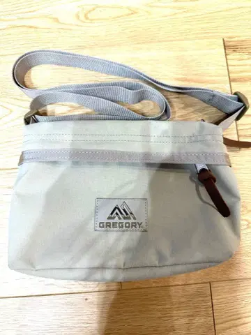 그레고리 숄더백 베이지