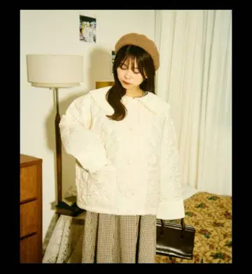 쿠티르와 레트로 플라워 퀼팅 자켓 아이보리