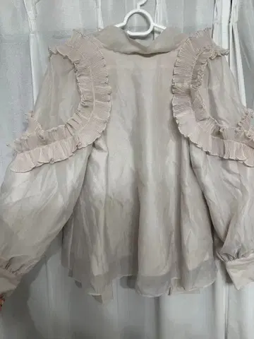 프릴 리본 포함 시스루 블라우스
