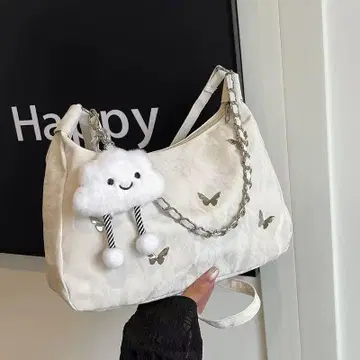 구름 모티브 포함 화이트 숄더백