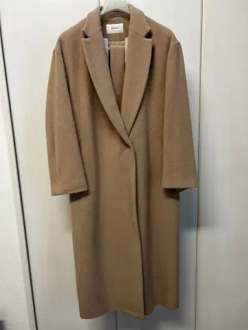 Elura 베이지 벨트 롱 코트