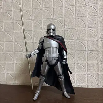 스타 워즈 프리미엄 1/10 스케일 피규어 캡틴 파즈마