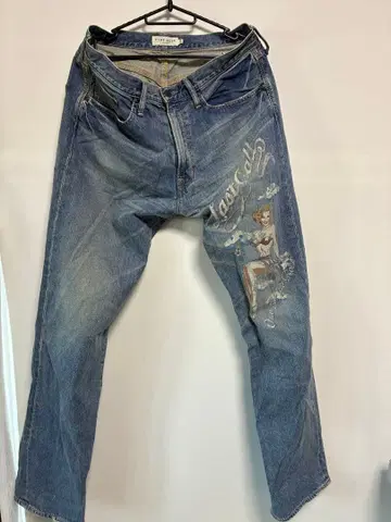 AVREX 핀업걸 자수 청바지