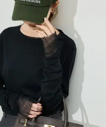 미사용 새상품 레이어드 플로키 도트 슬리브 롱 TEE