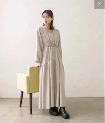 새상품급 mystic 미스틱 드로스트 개더 원피스 아이보리 사이즈 2