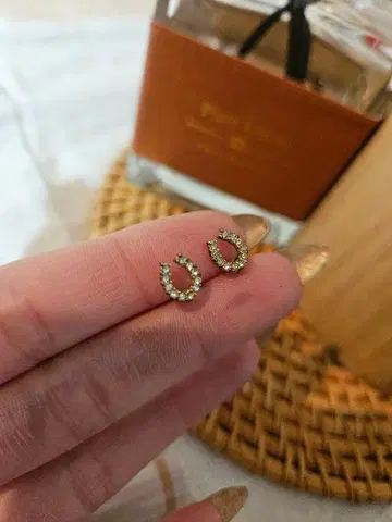 말굽형 크리스탈 귀걸이