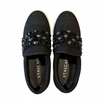 STACCATO 비쥬 장식 블랙 스니커즈