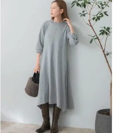 하이넥 플레어 원피스 / 어반 리서치 로쏘