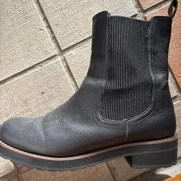 가죽 사이드 고어 부츠 블랙 Vibram 밑창