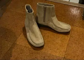 클락스 베이지 부츠