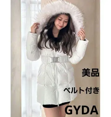 새상품급 GYDA 화이트 다운 자켓 벨트 포함 후드 안쪽 퍼