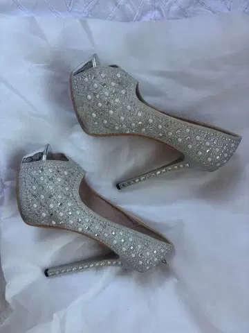 스톤 장식 실버 오픈토 하이힐