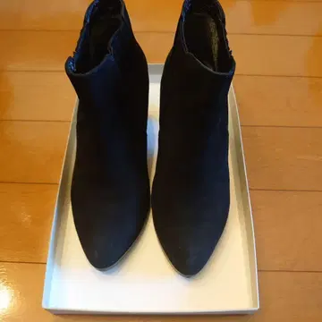 사이드 고어 부츠 블랙 중간 힐 스웨이드, CARINO