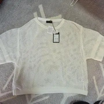 Aga 화이트 니트 반팔 상의