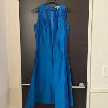 투모로우랜드 이에나 슬리브리스 무릎 기장 드레스 M 블루