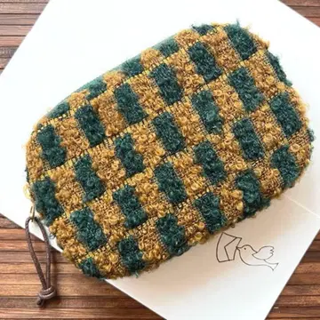 미나 페르호넨 코롱또 얇은 타입 파우치 pave